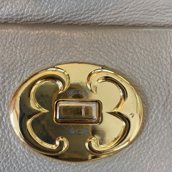 Emma Fox Leather Hand/Shoulder Bag With Gold Tone Hardware - Picture 9 of 16